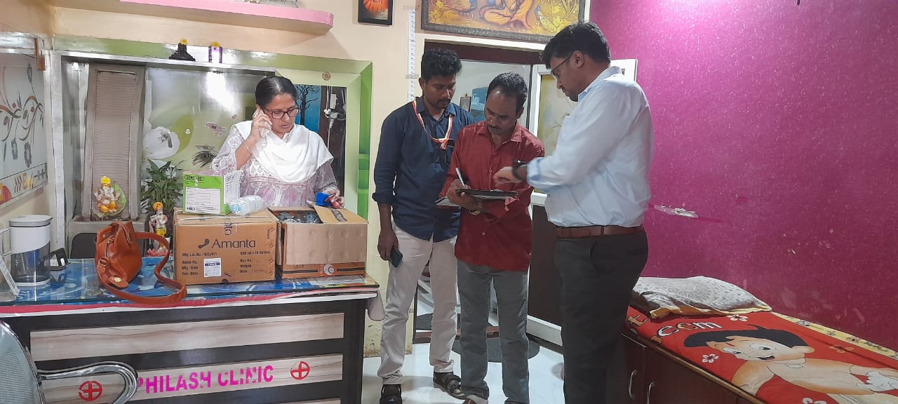 ತೋರಣಗಲ್ಲು: ನಕಲಿ ವೈದ್ಯ ವೃತ್ತಿ ಮಾಡುತ್ತಿದ್ದ ಓರ್ವನ ಕ್ಲಿನಿಕ್ ಸೀಜ್