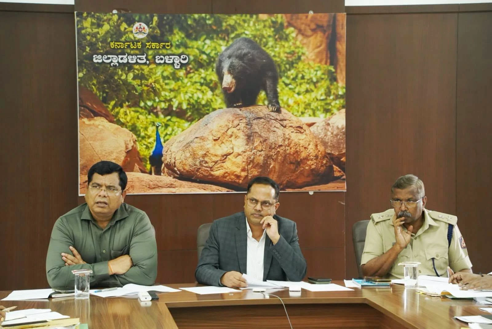 ಸಂಚಾರ ಸುಗಮ ಹಾಗೂ ಮೂಲಸೌಕರ್ಯ ಅಭಿವೃದ್ಧಿಗೆ ಒತ್ತು ನೀಡಲು ಜಿಲ್ಲಾಧಿಕಾರಿ ನಾಗೇಂದ್ರ ಪ್ರಸಾದ್.ಕೆ ಅಧಿಕಾರಿಗಳಿಗೆ ತಾಕೀತು