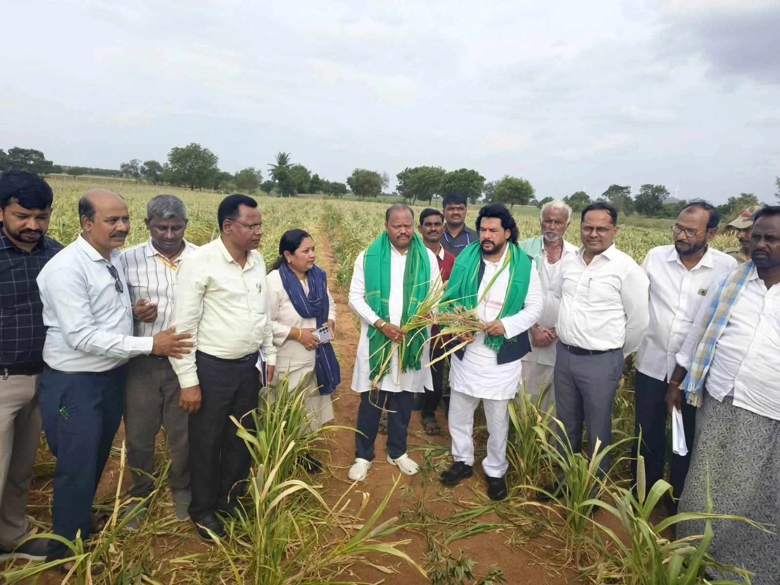 ಸಿರುಗುಪ್ಪ ತಾಲ್ಲೂಕಿನಲ್ಲಿ ಬರ ಅಧ್ಯಯನ ಸಮೀಕ್ಷೆ  ನಡೆಸಿದ ಸಚಿವ ಬಿ.ನಾಗೇಂದ್ರ